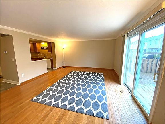 3rd image of 21 Camberley Pl