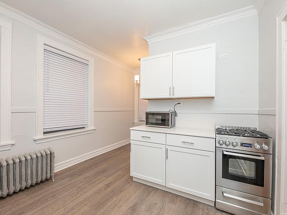 2nd image of 1000 Hinman Ave APT 3