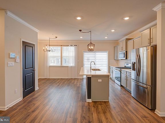 5th image of 5059 Silver Oak Dr