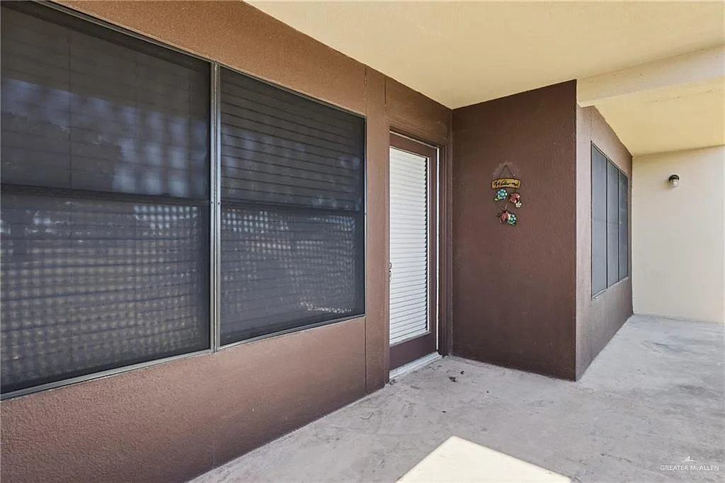 2900 Ashley Dr — Photo 2