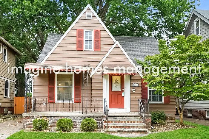 2080 Olive Ave — Photo 1