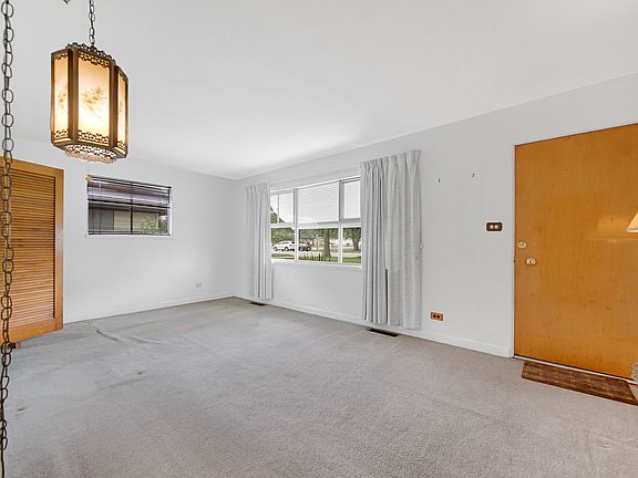 5th image of 1387 Burnham Ave