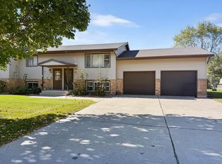 2402 Kenwood Dr SW, Willmar, MN 56201