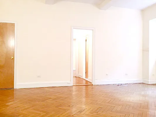 Rented by LIVING QUARTERS NY INC | media 20