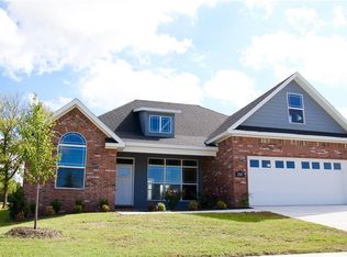 2507 Elisabeth Ct, Siloam Springs, AR 72761