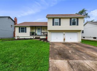 1700 NE Ridgeview Dr, Lees Summit, MO 64086