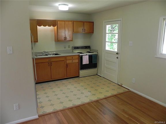 3rd image of 3900 Bedford St