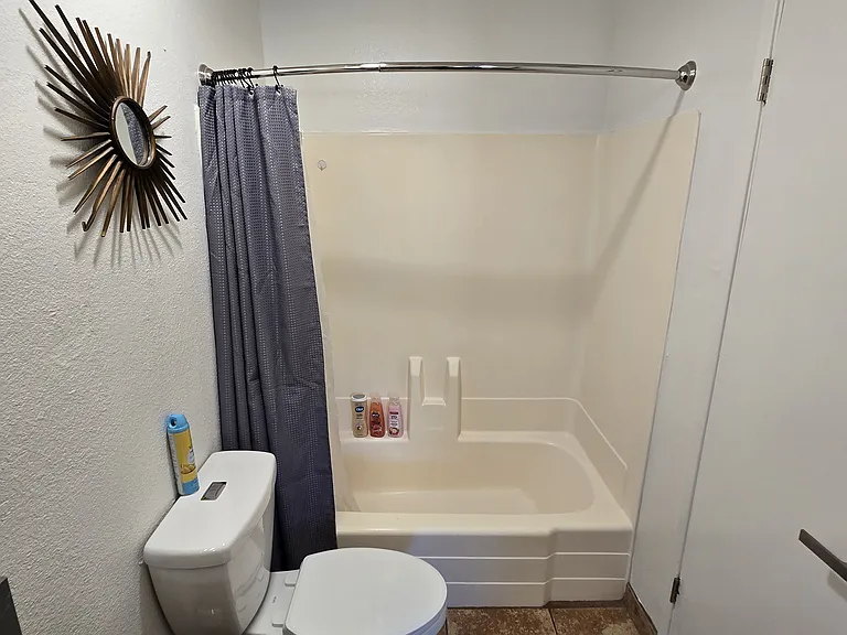 1 BATHROOM BATHTUB