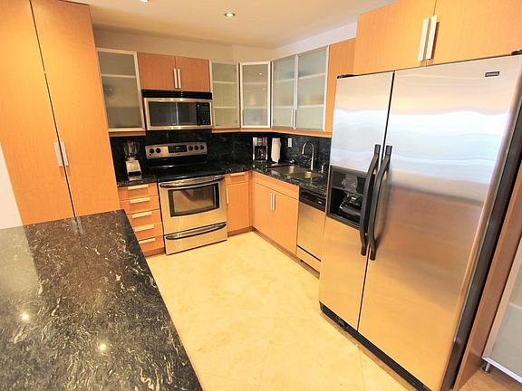 4th image of 19370 Collins Ave APT 1422