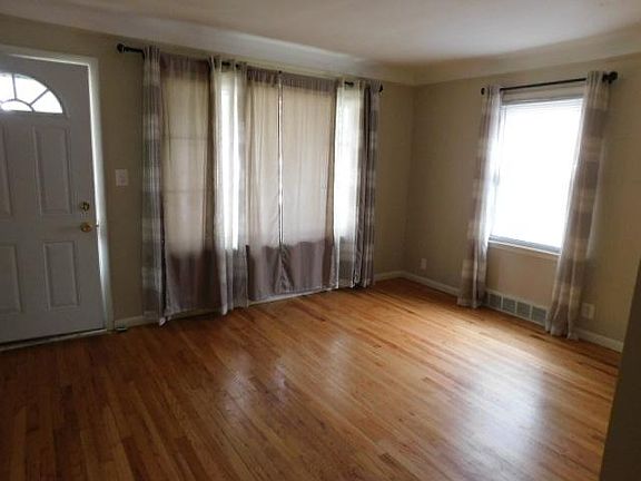 2nd image of 19215 Woodland St