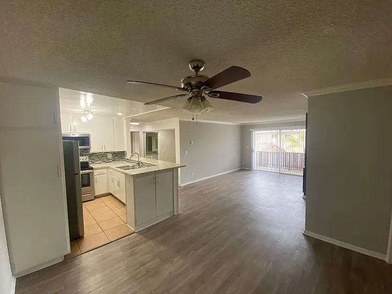 Chateau Garnet Apts. — Photo 37