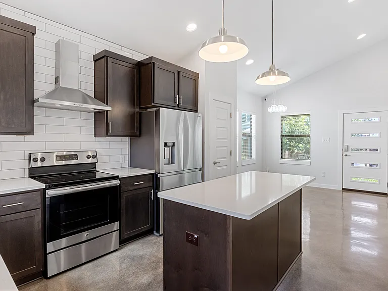 1114 N Olive St — Photo 8