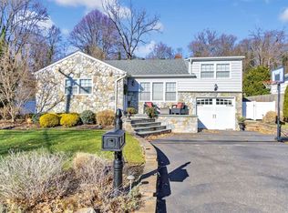 170 Landing Rd, Glen Cove, NY 11542