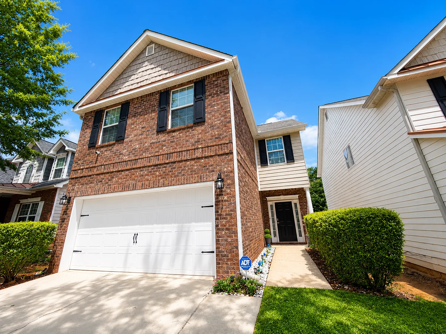 3 bed, 2.5 bath, 1916 sqft, $2,250 — Photo 1