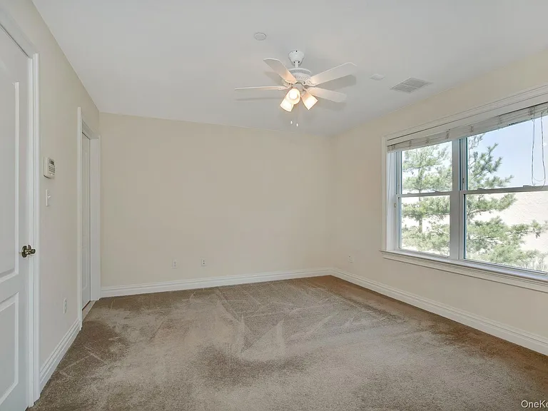 34 Della Dr — Photo 12