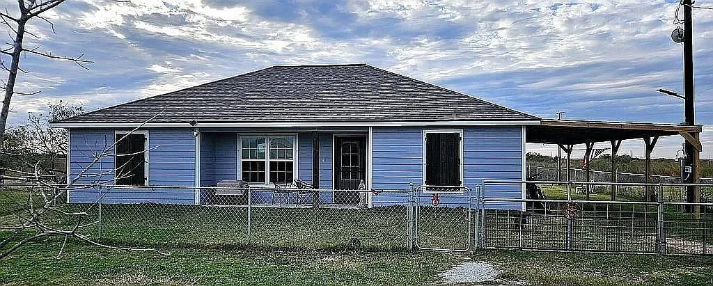 3 bed, 2.0 bath, 1372 sqft, $2,000 — Photo 1
