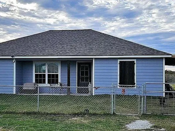 98 Dog Fish Dr, Palacios, TX 77465