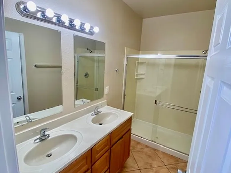 1301 Esmond Ave — Photo 16