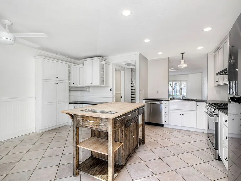 6904 Carnation Dr — Photo 12