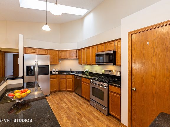 4th image of 873 S Dwyer Ave