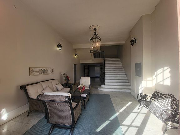 3rd image of 621 21st St Unit 401