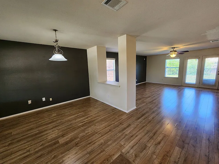 5709 Valley Stream Way — Photo 3
