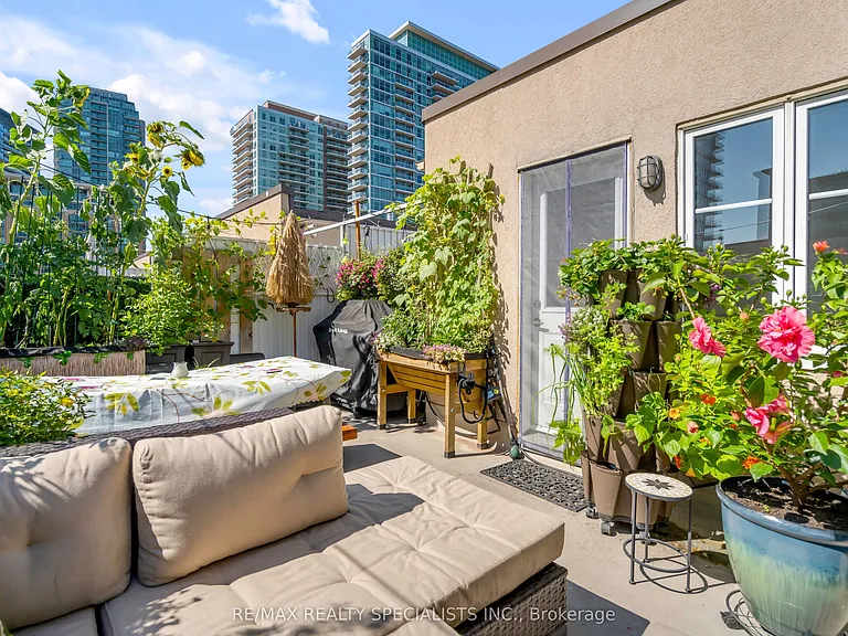 54 E Liberty St #1013 — Photo 33