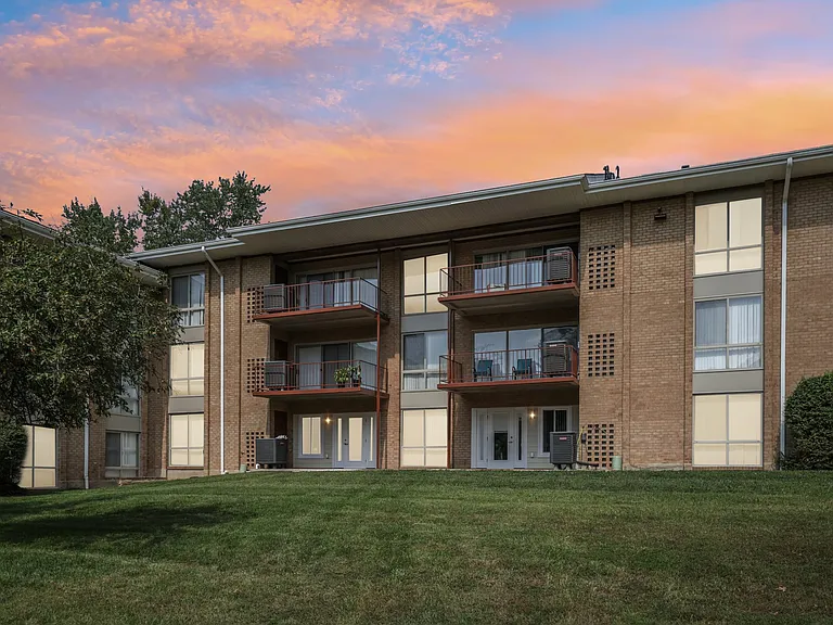 Lafayette Apartments — Photo 37