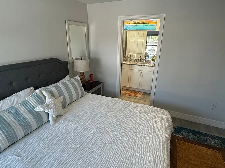 313 SW 47th Ter — Photo 10