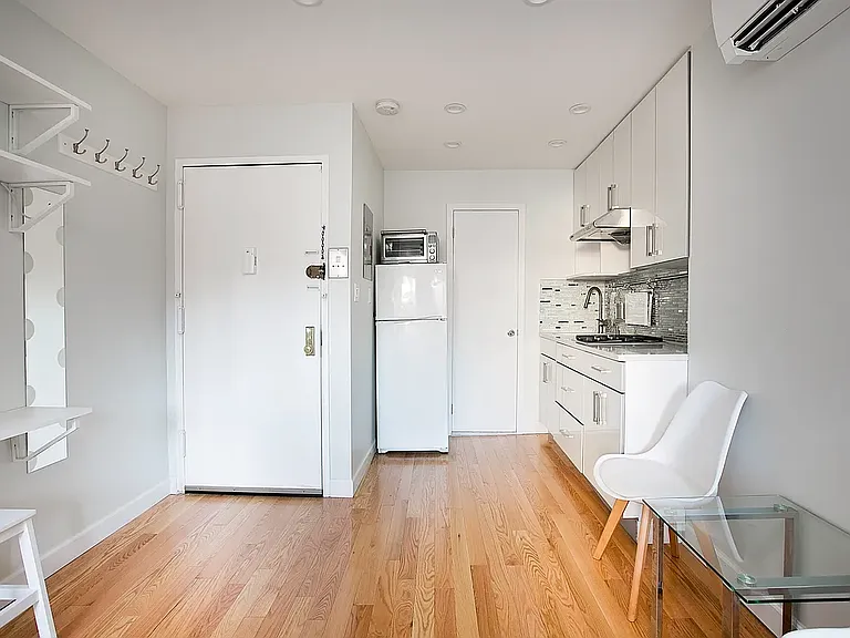 101 Allen St #5C — Photo 6