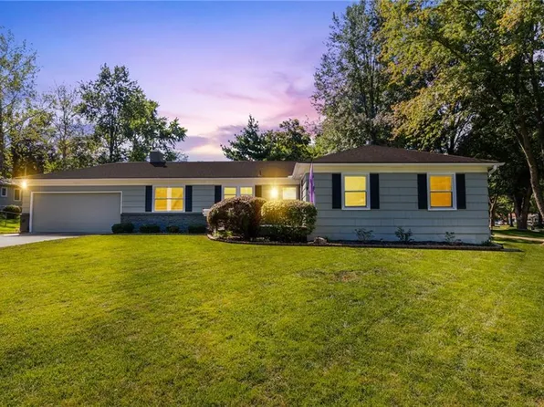 5911 W 100th St, Overland Park, KS 66207