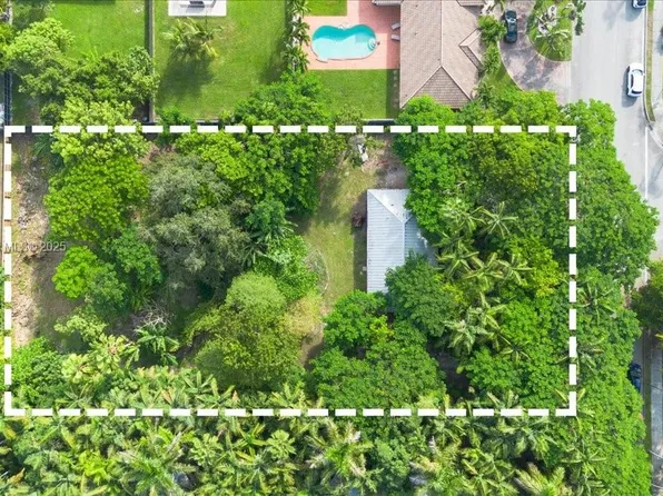 9055 SW 158th St, Palmetto Bay, FL 33157