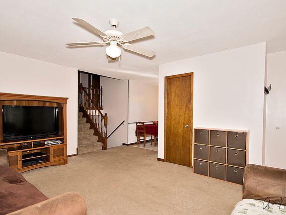 3rd image of 10066 W Ames Ave