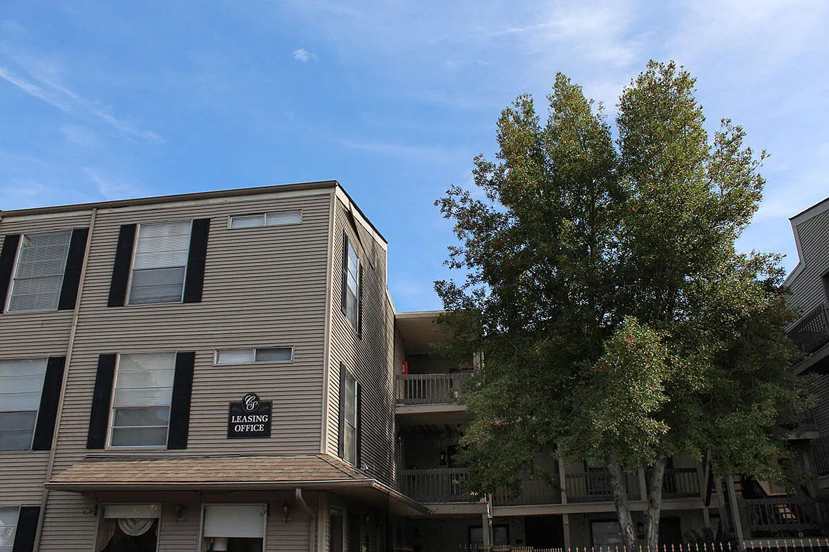 Covington Square — Photo 4