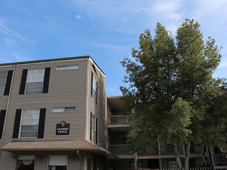 Covington Square — Photo 4