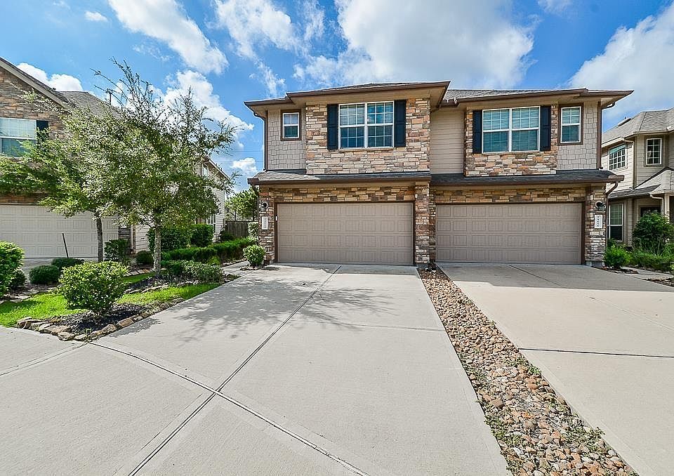 1st image of 24662 Folkstone Cir