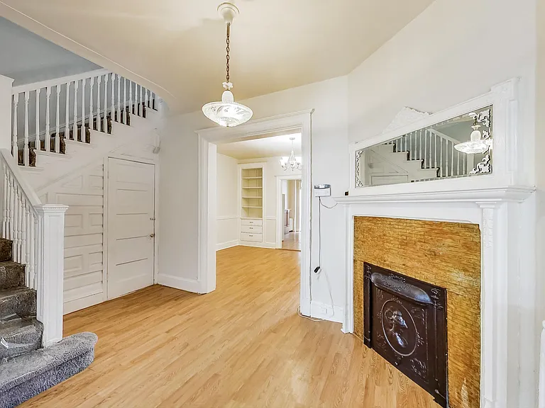 137 R St NE — Photo 9
