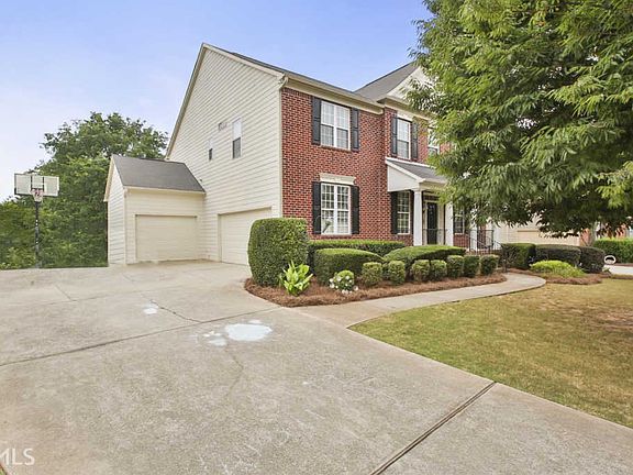 2nd image of 131 Village Green Cir