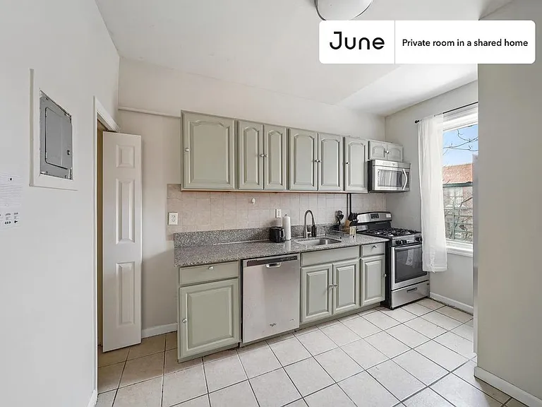327 E 22nd St #A — Photo 7