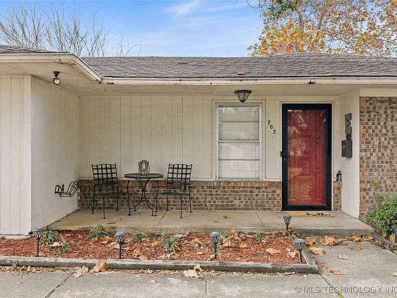 2nd image of 703 Cottonwood St