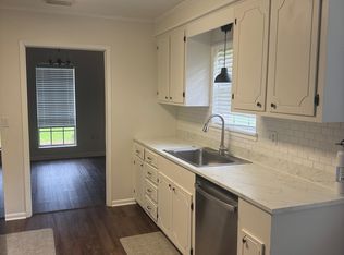 100 Delaune Cir, Hattiesburg, MS 39402