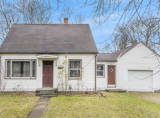 1303 Baker Dr, Kalamazoo, MI 49048
