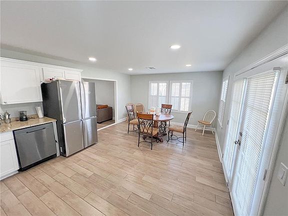 5th image of 504 Saint Andrews Blvd