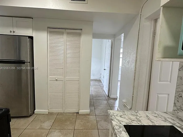 728 SW 6th St #2 — Photo 17