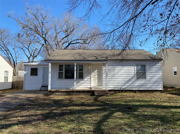 304 E 12th St, Claremore, OK 74017