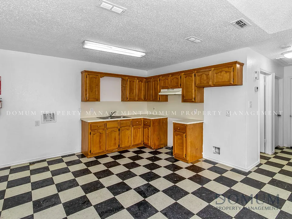 603 N Saint Marie St #3