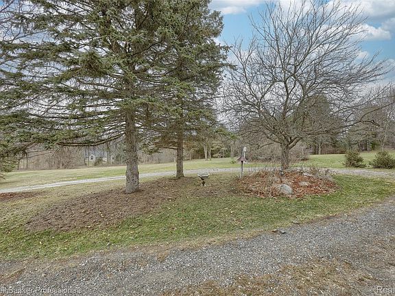 4th image of 1581 Old Plank Rd