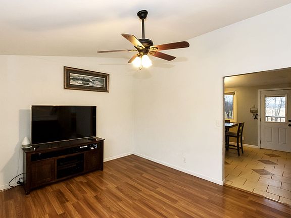 4th image of 485 Juniper St