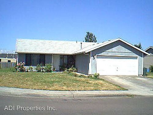 1st image of 853 NE Thomas Ct