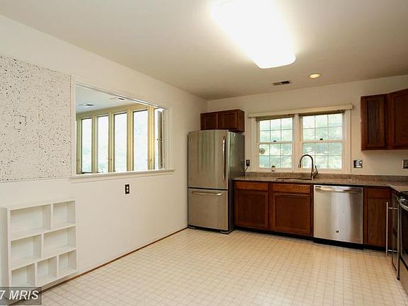 4th image of 5700 Brewer House Cir APT 101-11
